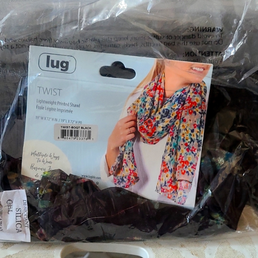 Lug Exclusive Twist Scarf